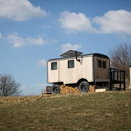 Kemp Maringotka Vývrtka Velké Bílovice